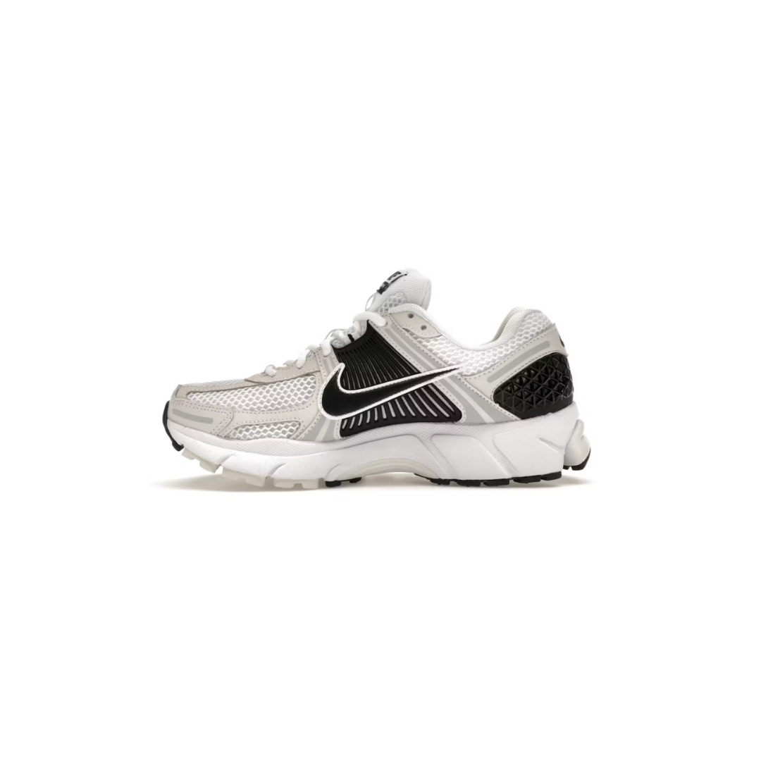 NIKE ZOOM VOMERO 5 - WHITE BLACK