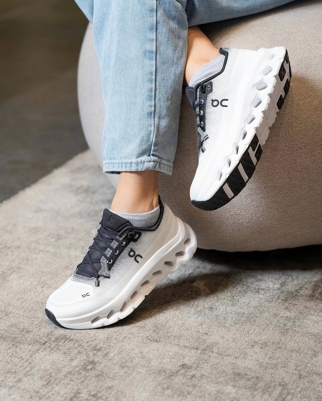 On Running Cloudtilt Black Ivory