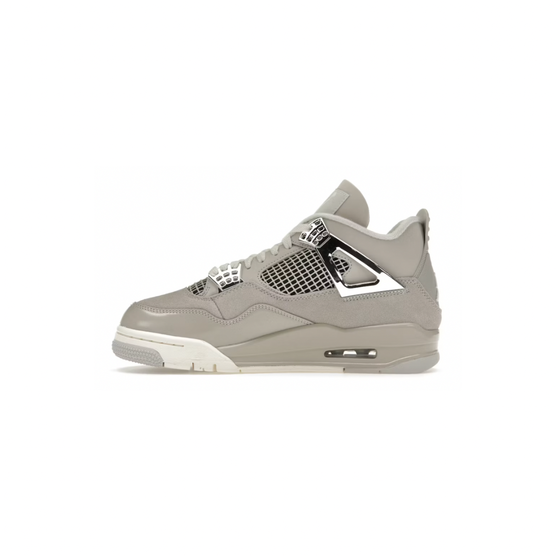 AIR JORDAN 4 RETRO - FROZEN MOMENTS