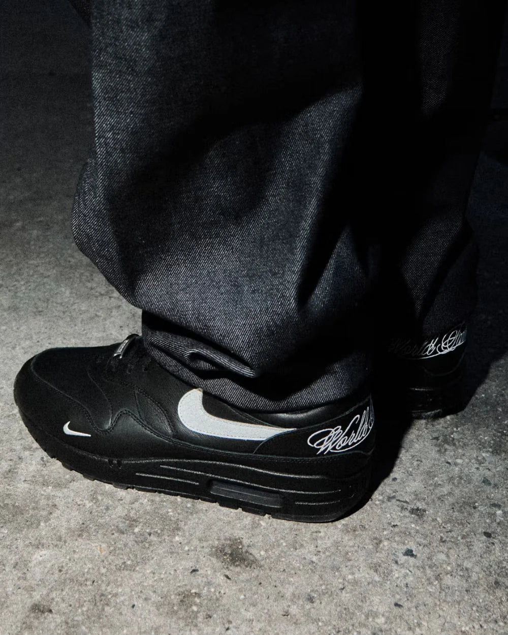 NIKE AIR MAX 1 '87 SP - SUPREME BLACK WHITE