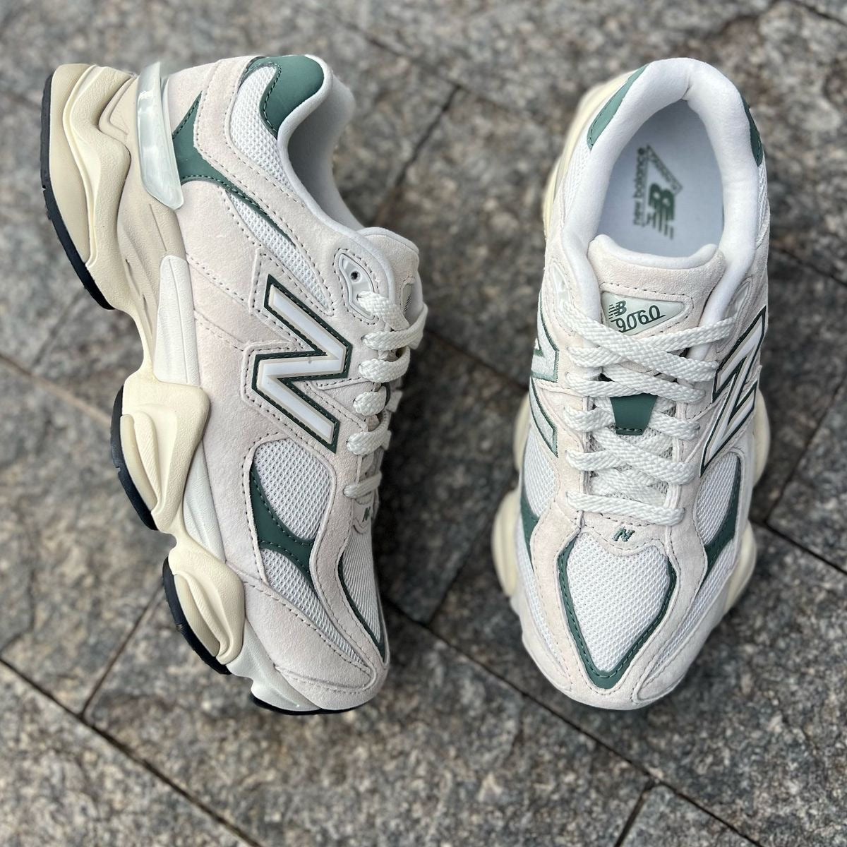 NEW BALANCE 9060 - LINEN DARK JUNIPER