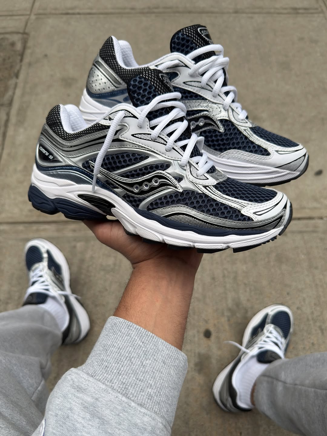 Saucony ProGrid Omni 9 Deep Navy