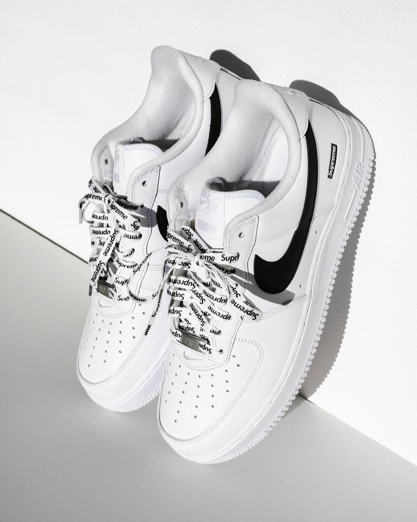 Nike Air Force 1 Low Supreme White Black