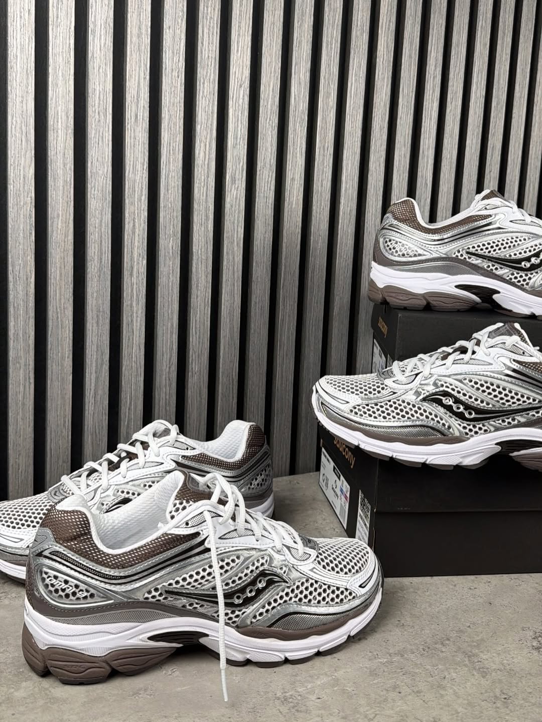 Saucony ProGrid Omni 9 OG White Brown