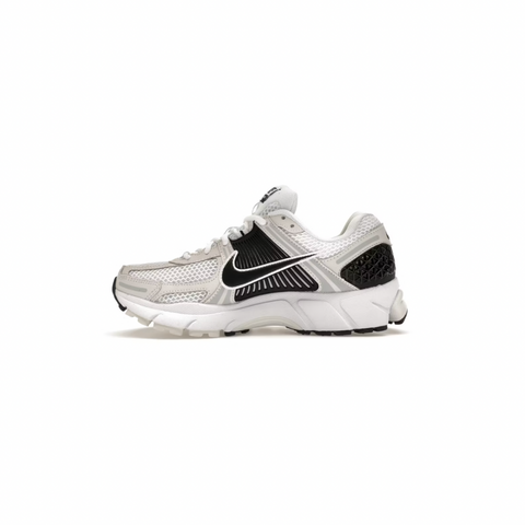 NIKE ZOOM VOMERO 5 - WHITE BLACK