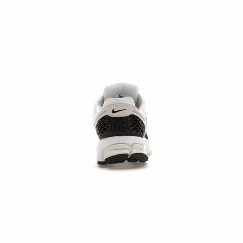 NIKE ZOOM VOMERO 5 - WHITE BLACK