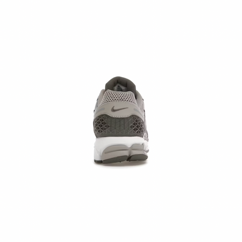 NIKE ZOOM VOMERO 5 - COOL GREY