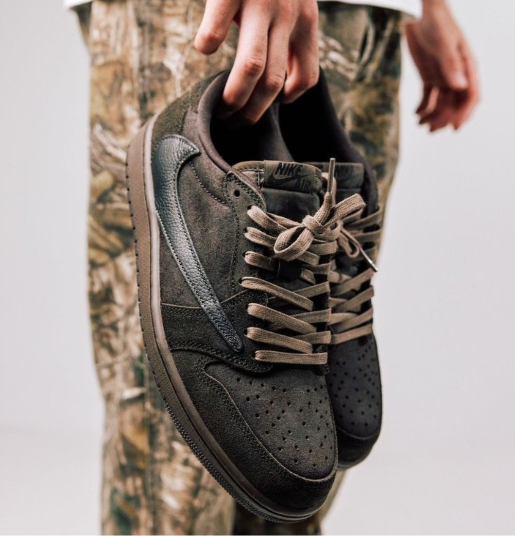 AIR JORDAN 1 LOW OG - TRAVIS SCOTT VELVET BROWN