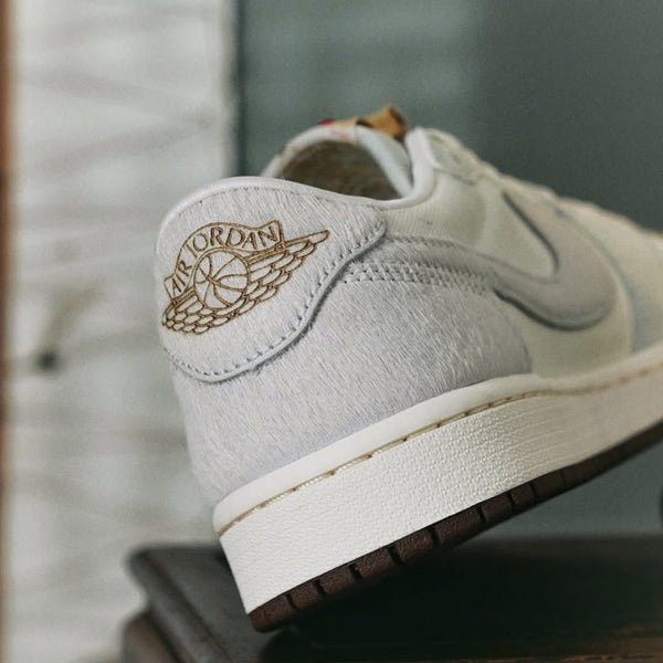 Jordan 1 Retro Low OG Football Grey Sail Light Chocolate