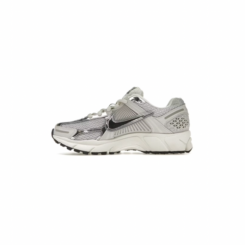 NIKE ZOOM VOMERO 5 - PHOTON DUST METALLIC SILVER