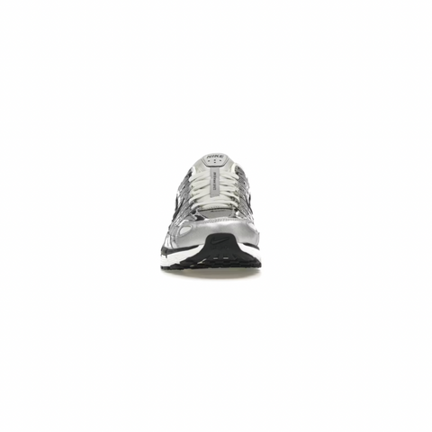 NIKE P-6000 - METALLIC SILVER