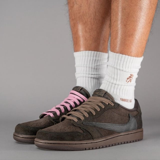 Jordan 1 Retro Low OG SP Travis Scott Velvet Brown