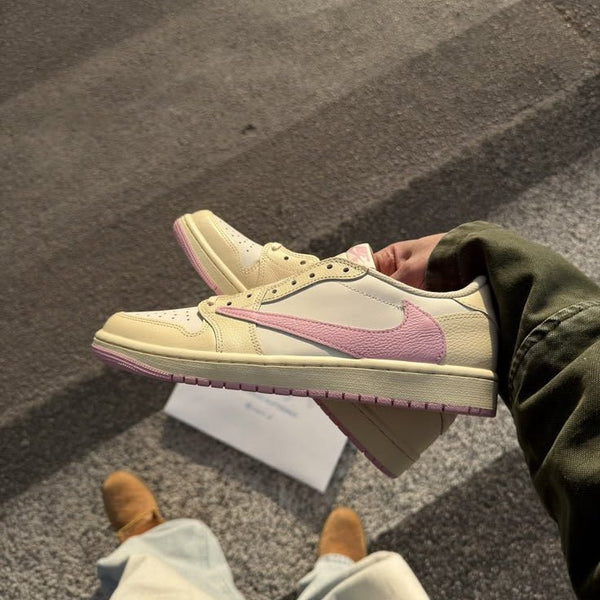 Jordan 1 Retro Low OG SP Travis Scott Shy Pink
