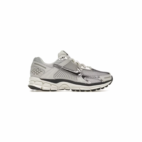 NIKE ZOOM VOMERO 5 - PHOTON DUST METALLIC SILVER