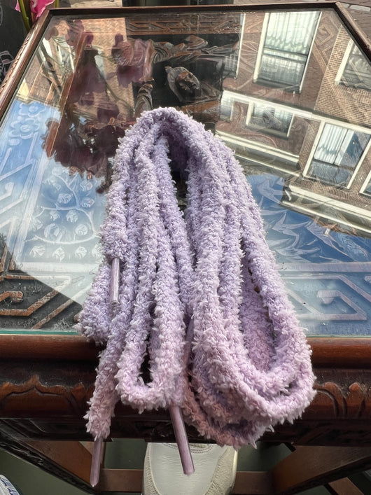 FLUFFY LACES LILAC