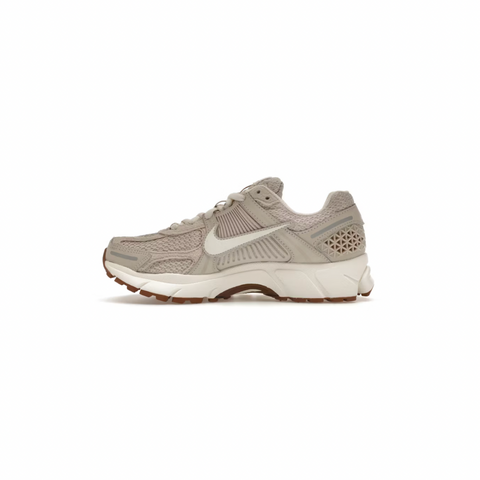 NIKE ZOOM VOMERO 5 - LIGHT OREWOOD BROWN