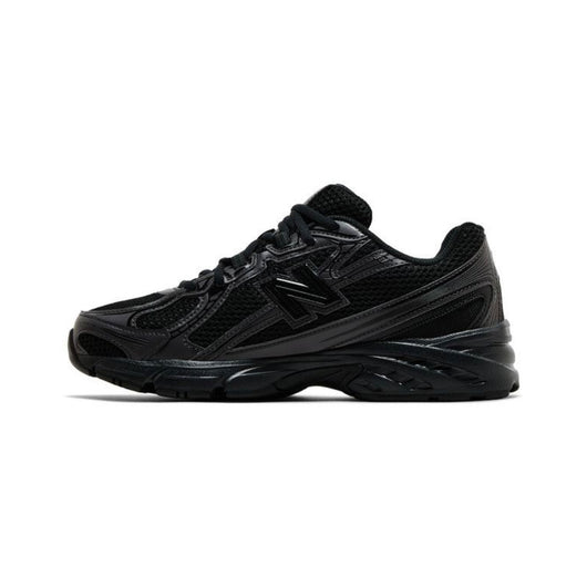 New Balance 740 Triple Black
