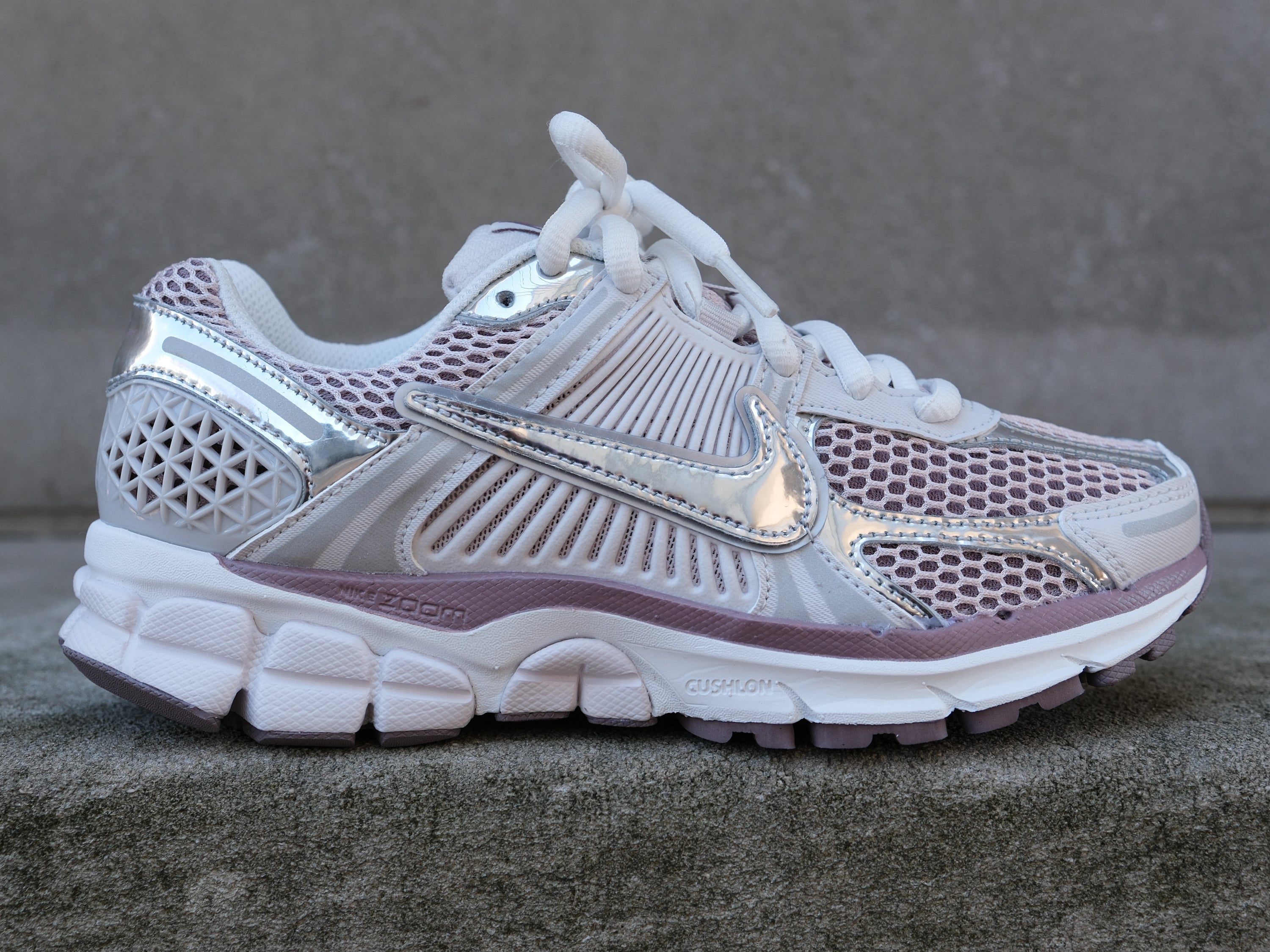 NIKE ZOOM VOMERO 5 - METALLIC SILVER PLATINUM VIOLET (Women's)