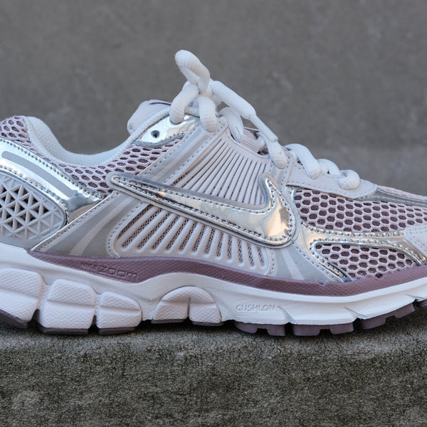 NIKE ZOOM VOMERO 5 - METALLIC SILVER PLATINUM VIOLET (Women's)