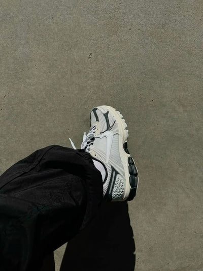 Nike Zoom Vomero 5 Supersonic Light Bone Black